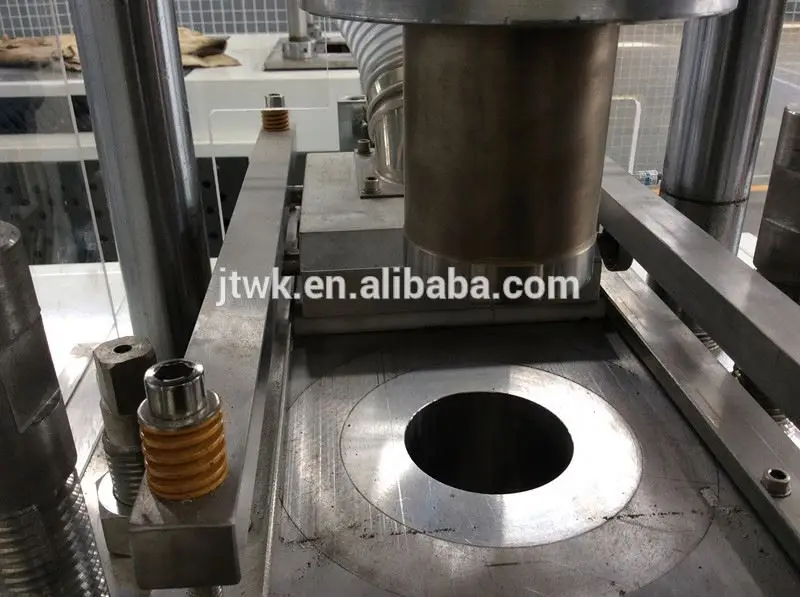 Hydraulic bath bombs press machine