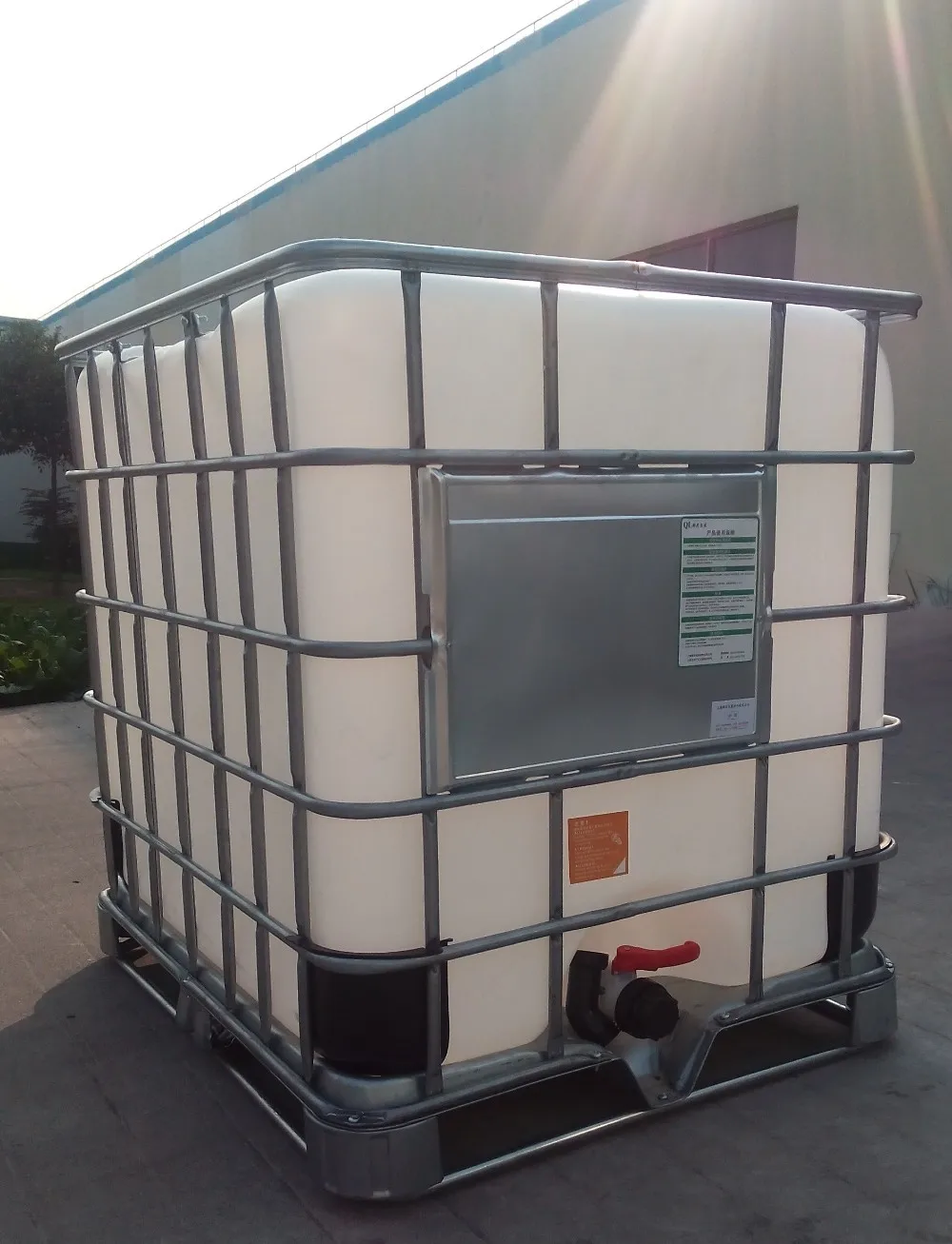 Hot water plastic IBC tank