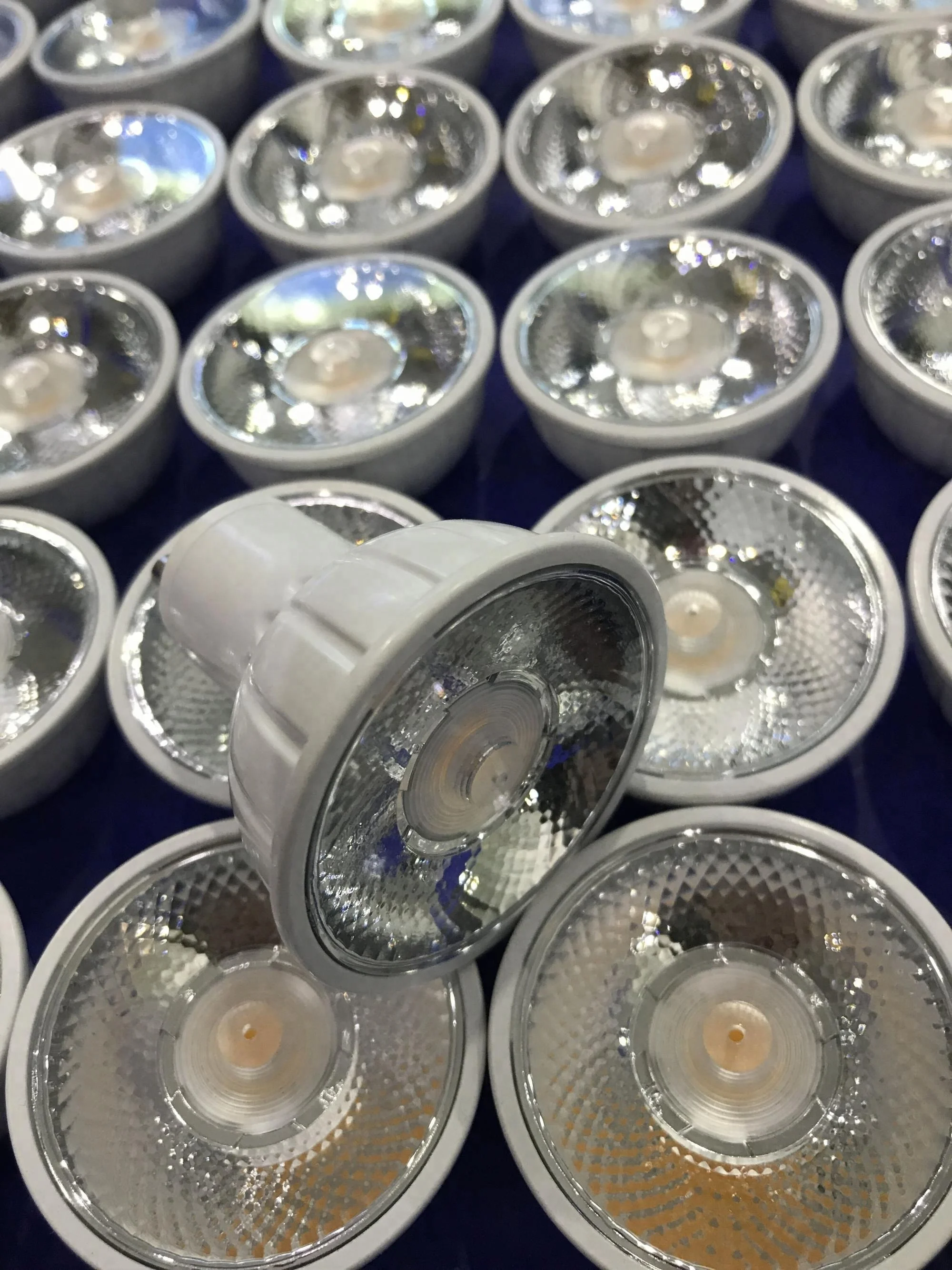 Хорошее качество 8 Вт gu10 Светодиодный прожектор с углом луча 10 градусов