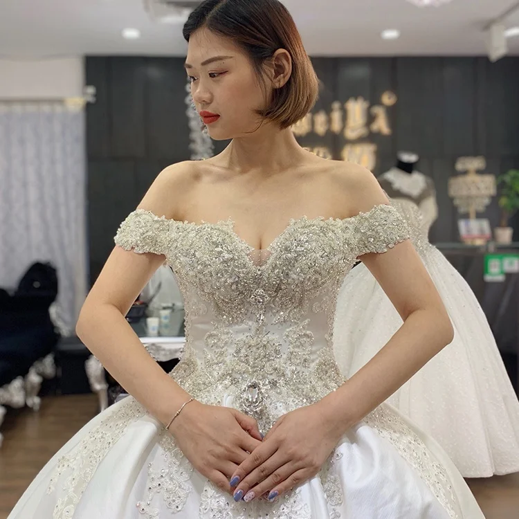 Luweiya guangzhou Factory Gorgeous Luxury off shoulder Wedding Dress bridal Gowns Crystal Wedding Dress with Long Train