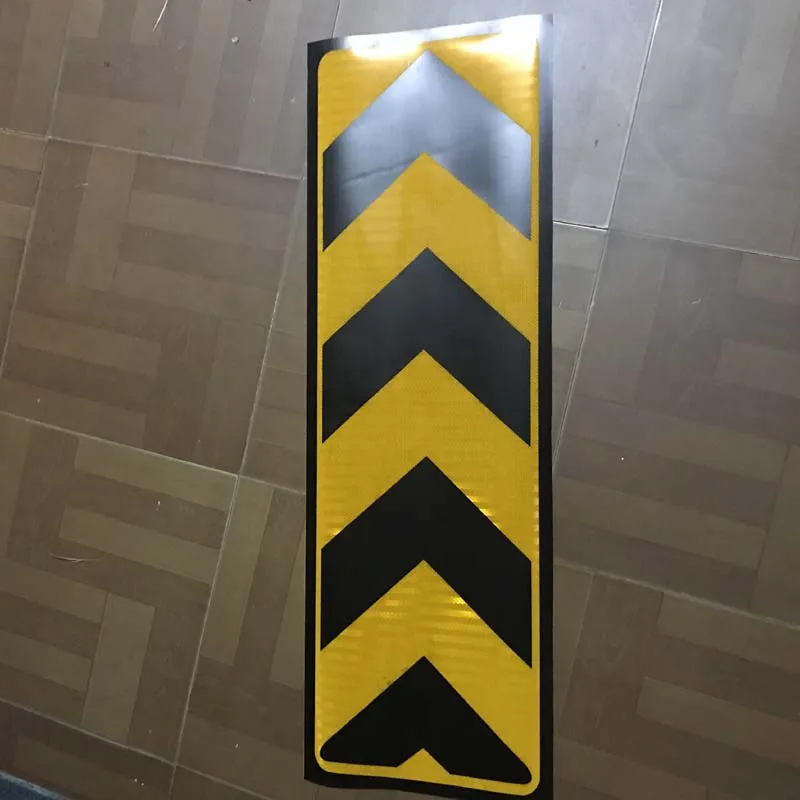 Prismatic Black and Yellow Reflective Arrow Sign for Safety