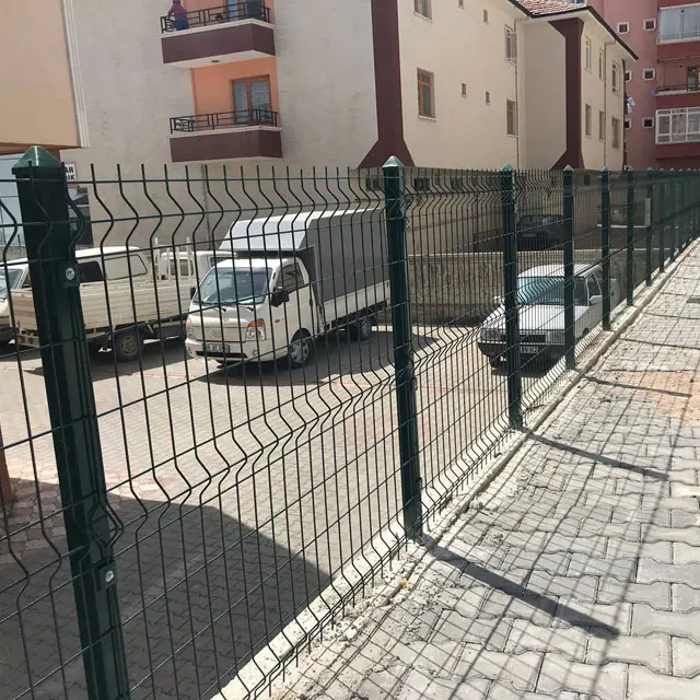 
2018 ISO Certificate Galvanized And PVC Coated Backyard Metal V Pressed Welded Wire Mesh Fence 