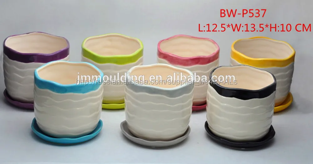 Маленькие белые керамические горшки для цветов