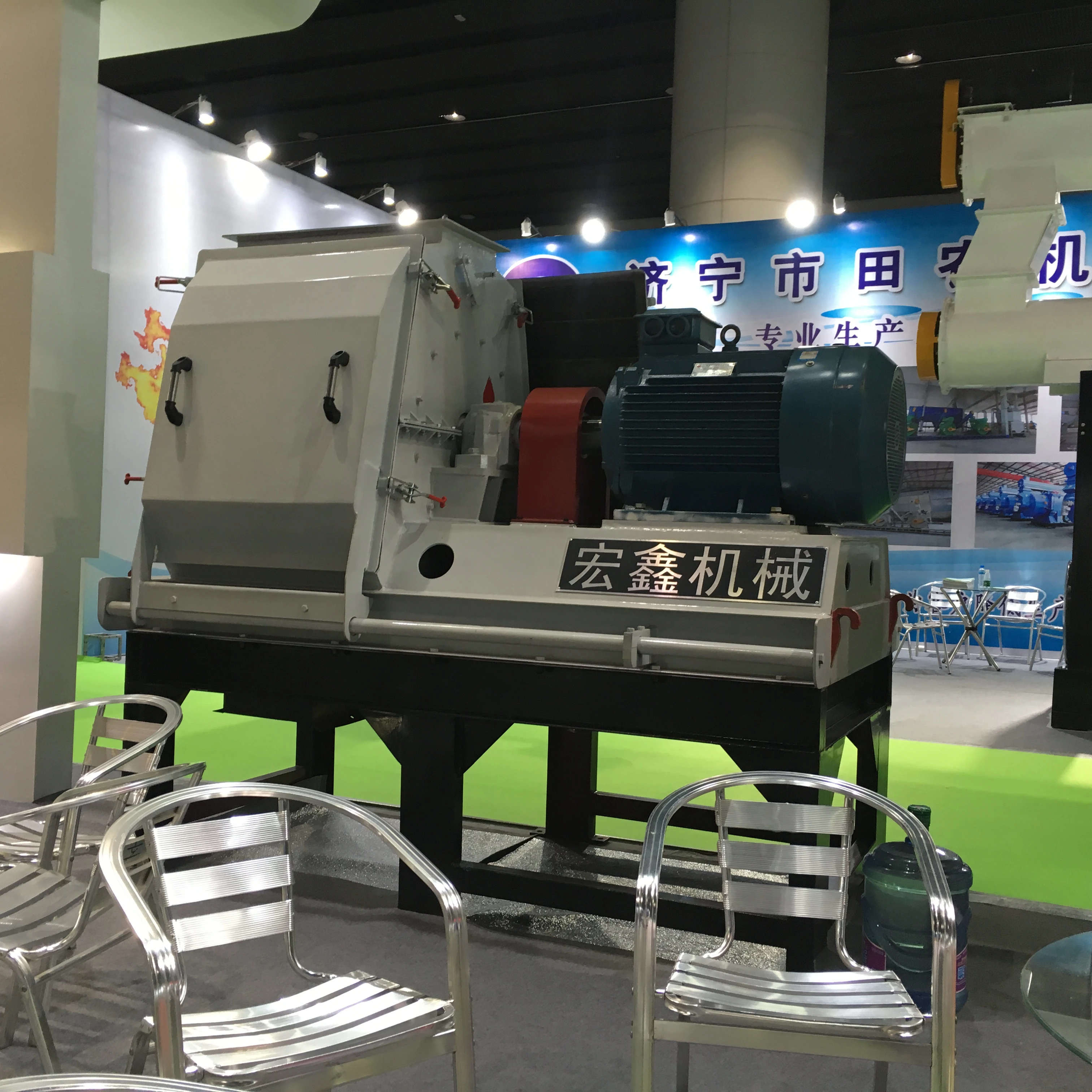 
Different end product size wood log hammer crusher 