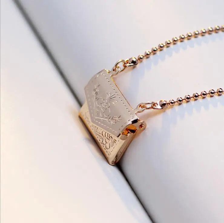 
Vintage pattern small square box can put photos Floating Locket necklace 