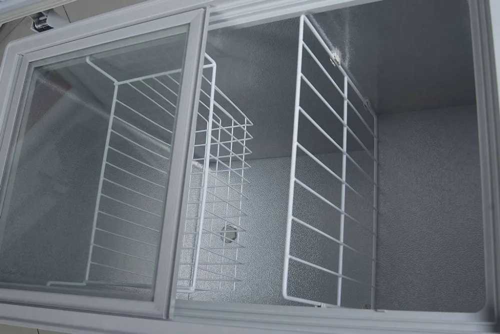 Top open door chest freezer 260l with feet