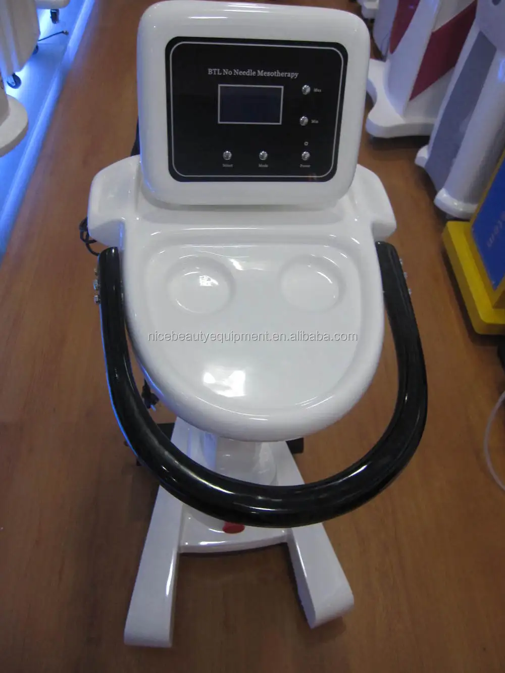Hot in HongKong Aestetics Dermatologist Use No-Needle Mesotherapy Device