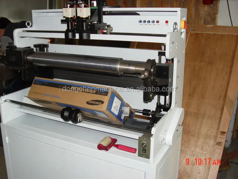 Cantilever type flexo plate mounting or sticking machine for flexo plates