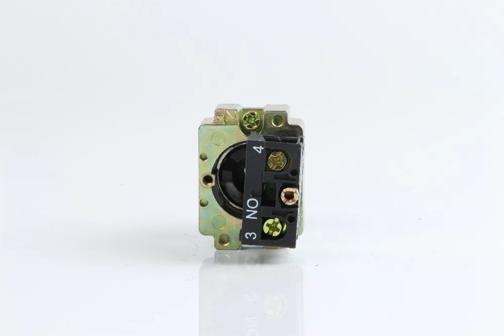 
XB2-BD21 CNGAD Standard lever position locked push button switch 