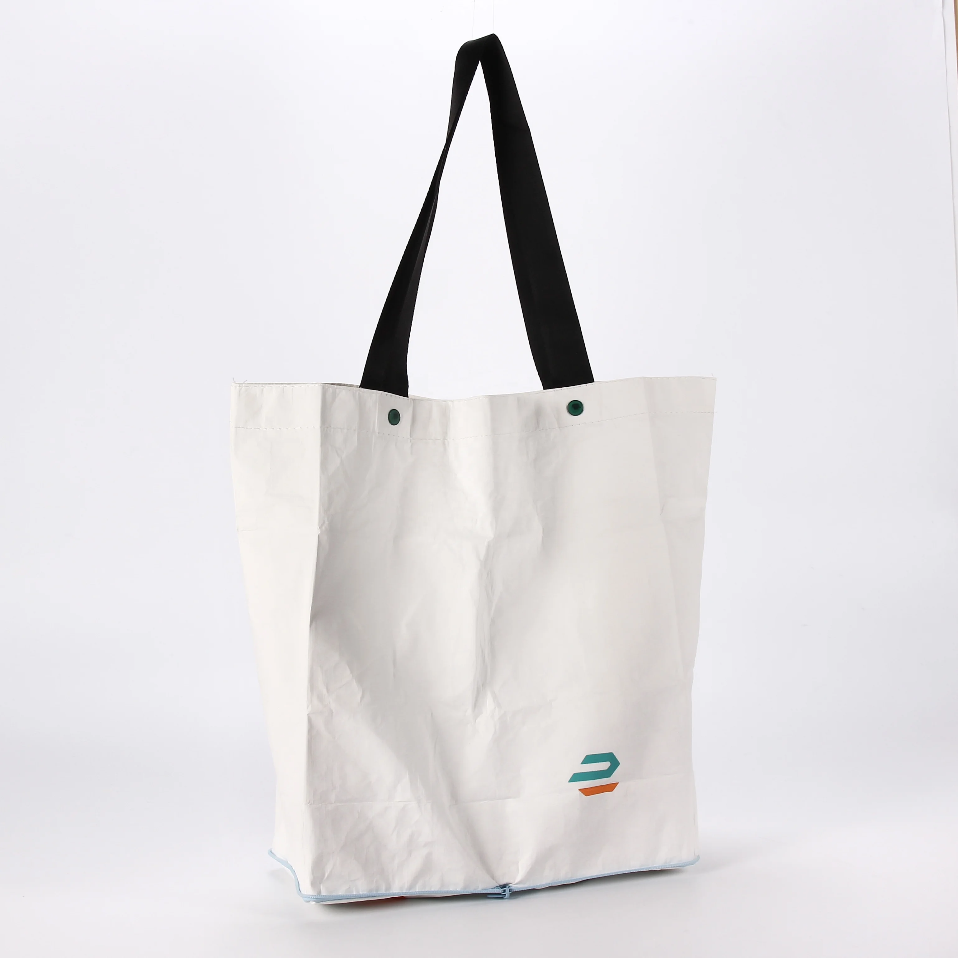 2019 Hot sales pu coated folding tyvek zipper bag