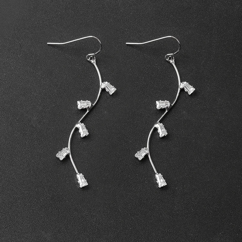 
Long New Fashion Rhinestone Earrings Chandelier Leaves Vine Leaf Earrings 