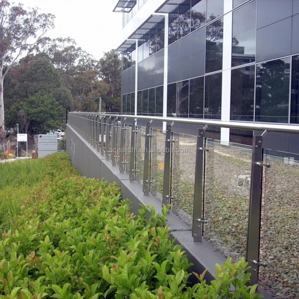 Double flat bar glass balustrade for outside