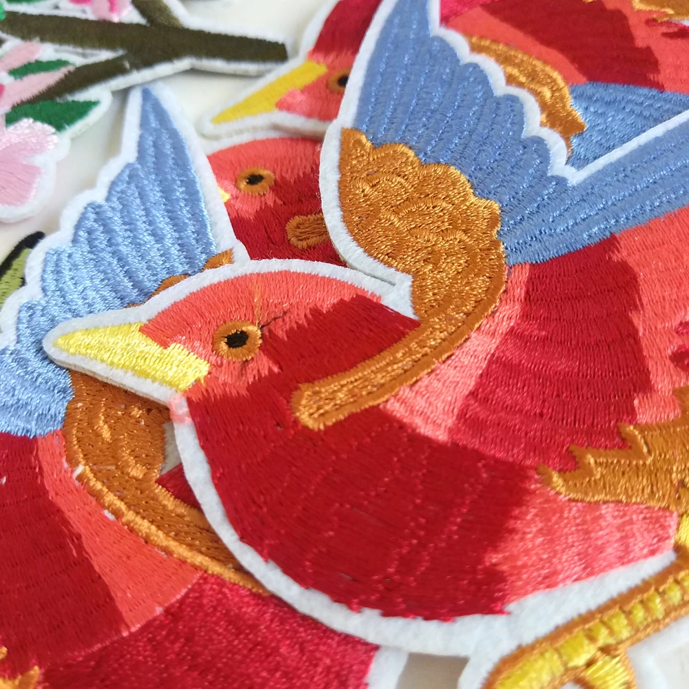 Wholesale DIY Kids Clothing Bird Parrots Design Embroidered Iron On Patches Garment Accessory Label
