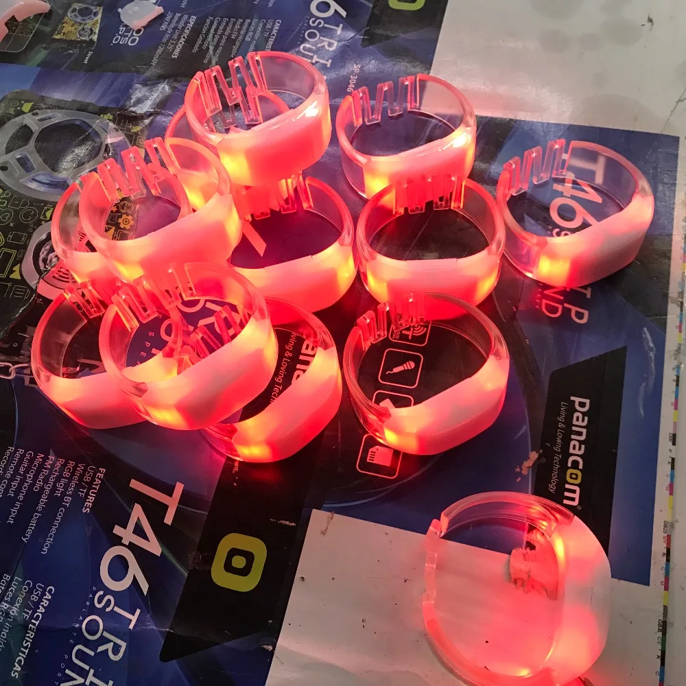 DLWY newest DMX 2.4G wireless radio control led wristbands bracelets for party/concert China factory wholesale