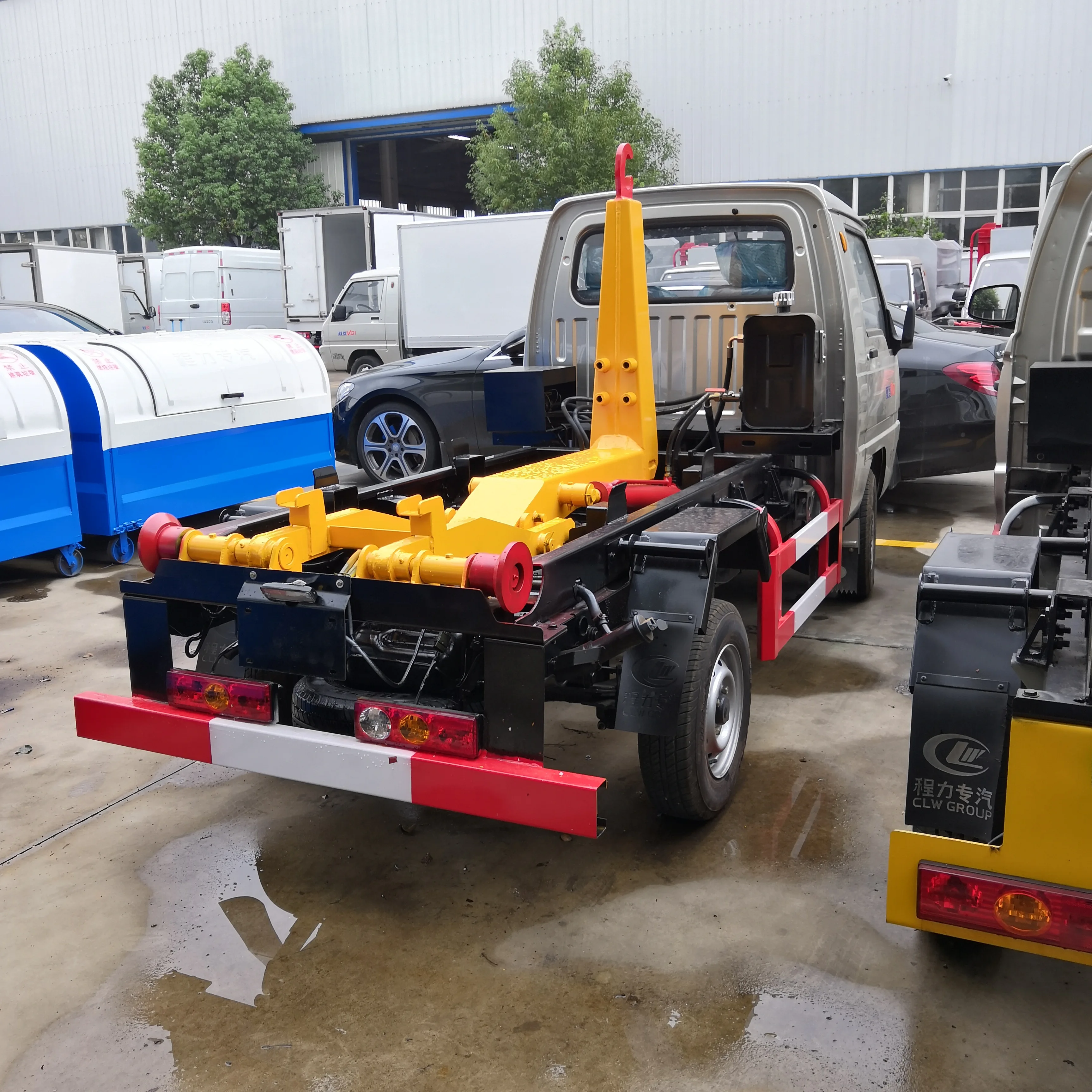 Foton gasoline small rear self loading hook lift roll off garbage truck for sale