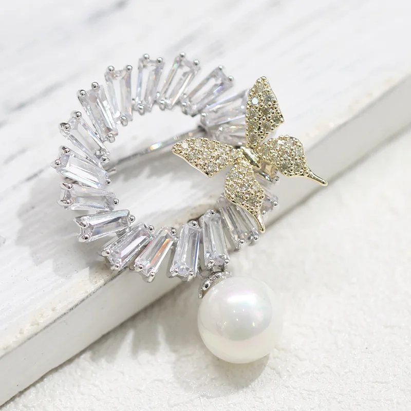 
Elegant Women Zircon Round Copper Brooch With Butterfly Pearl pendant 