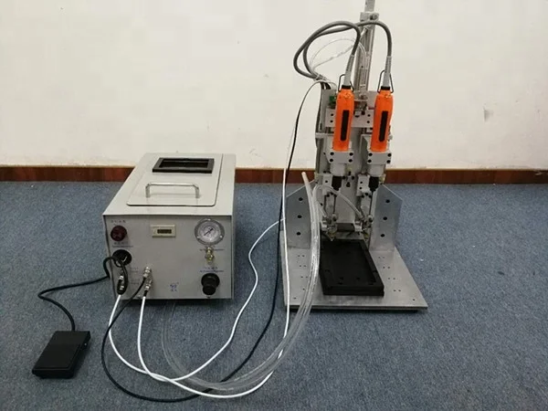 Automatic screw fasten machine for toys assembly