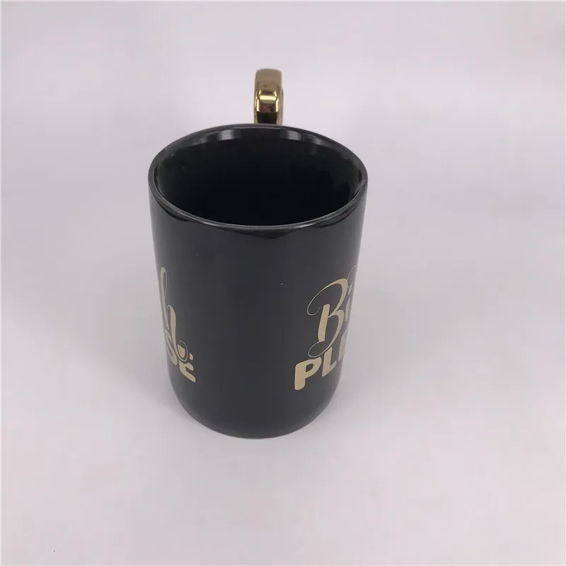 BSCI factory Custom 16oz black cup ceramic mug with nuckle shape handle