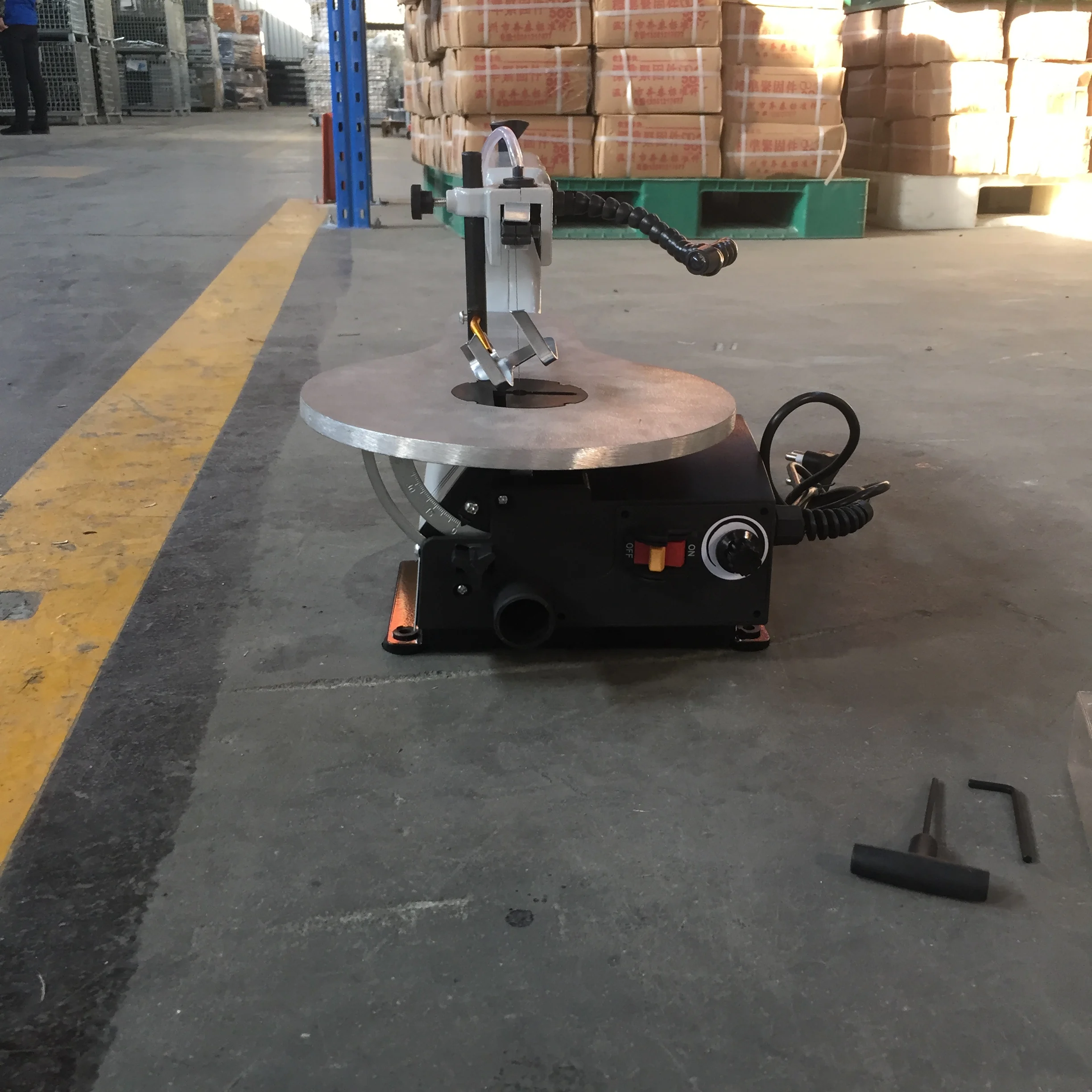 Регулируемая скорость мощная пила прокрутки ножной переключатель может быть добавлен светодиодный свет и вентилятор