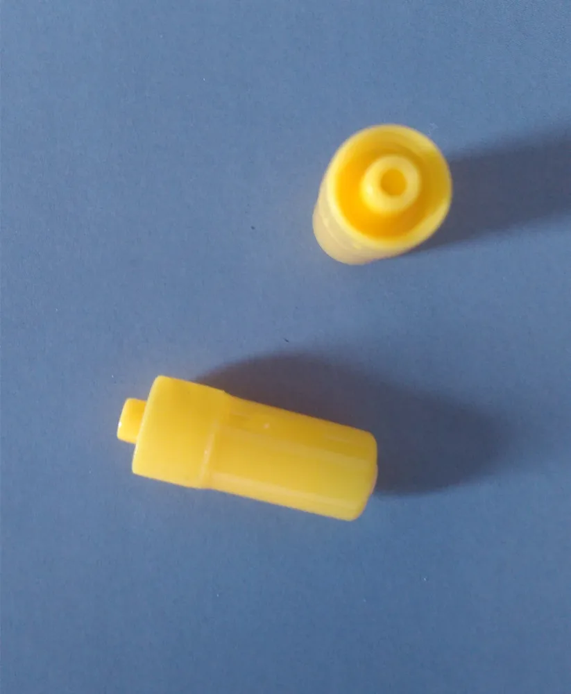 Disposable yellow heparin cap for iv catheter for animal