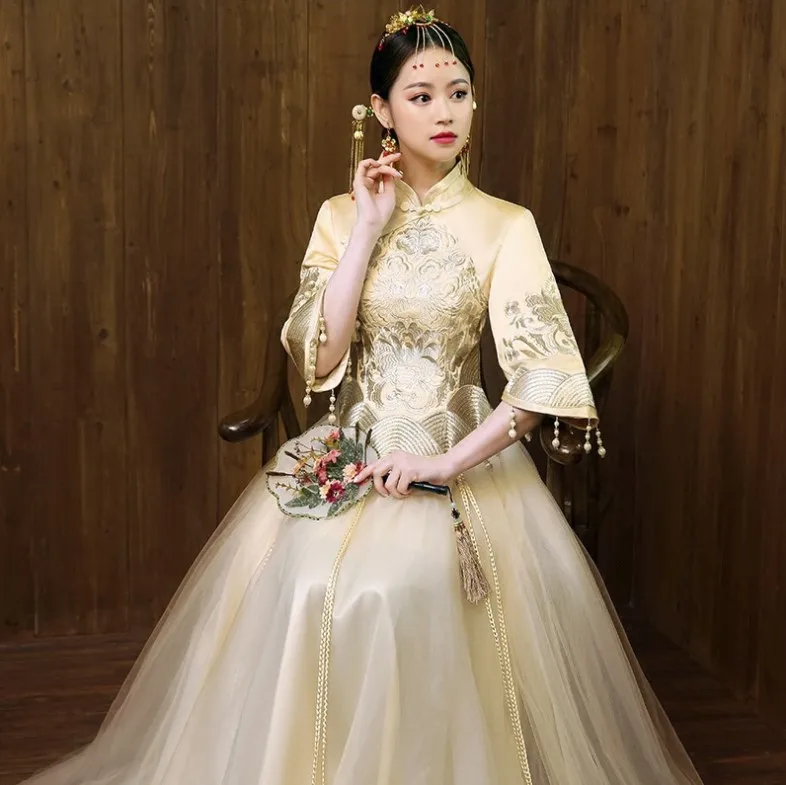 High quality gold Chinese custom made traditional embroidered outfits lace wedding dress