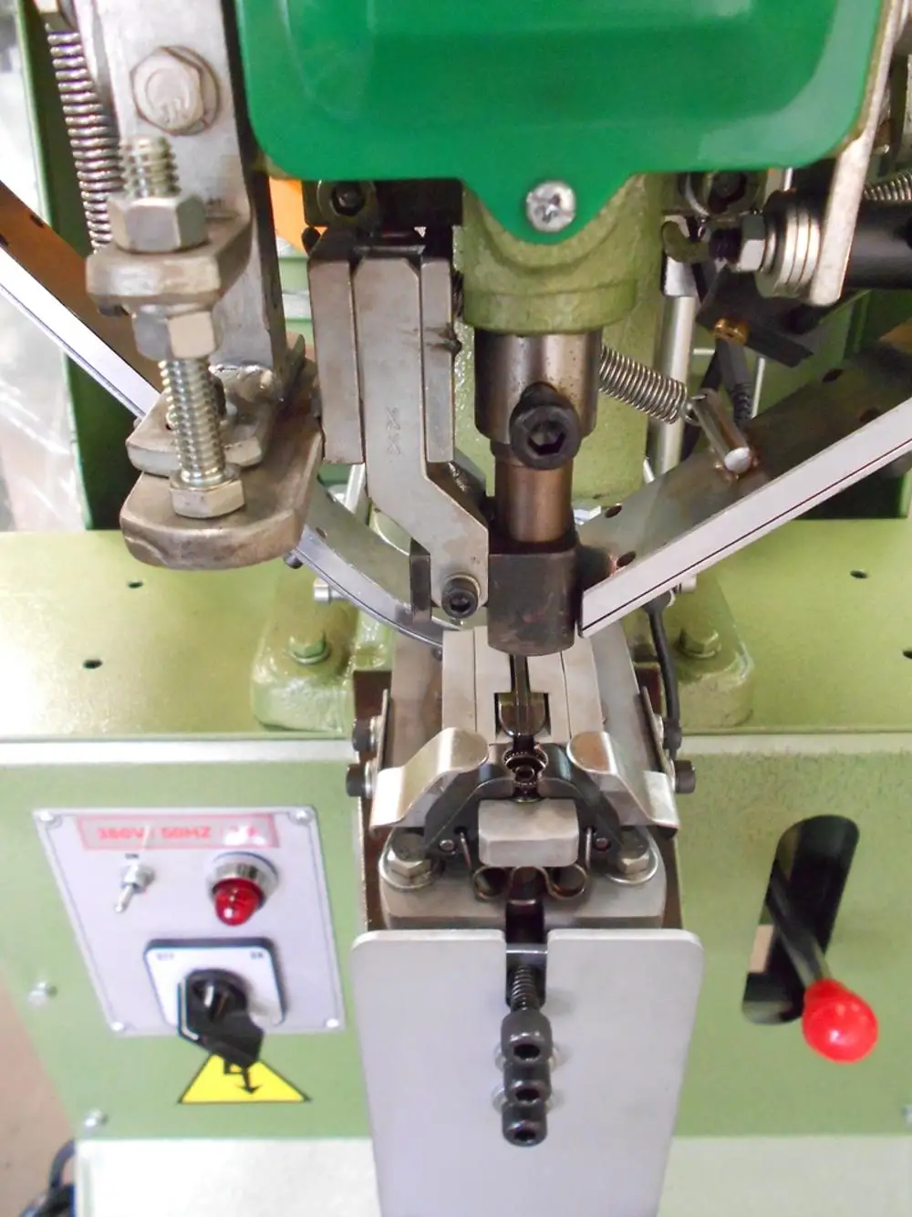 CD high speed automatic button machine