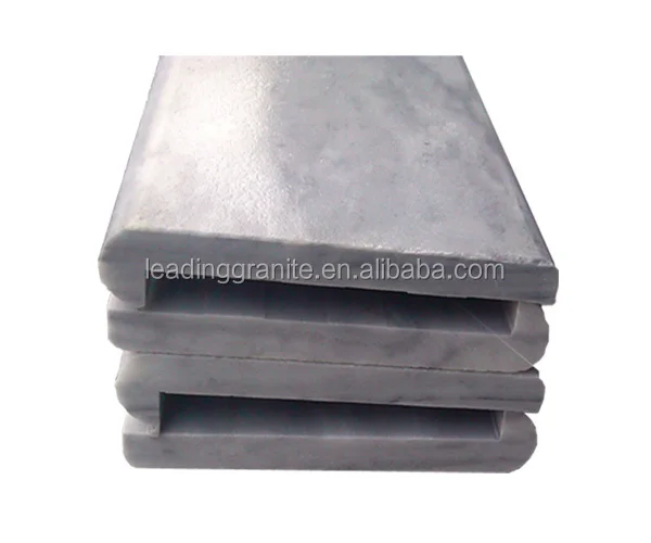 Пасмурный серый контейнер для бассейна