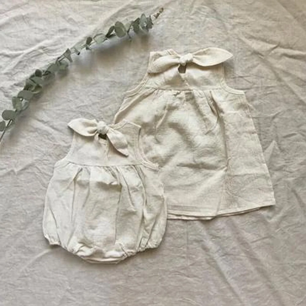 Детский льняной комбинезон без рукавов с оборками