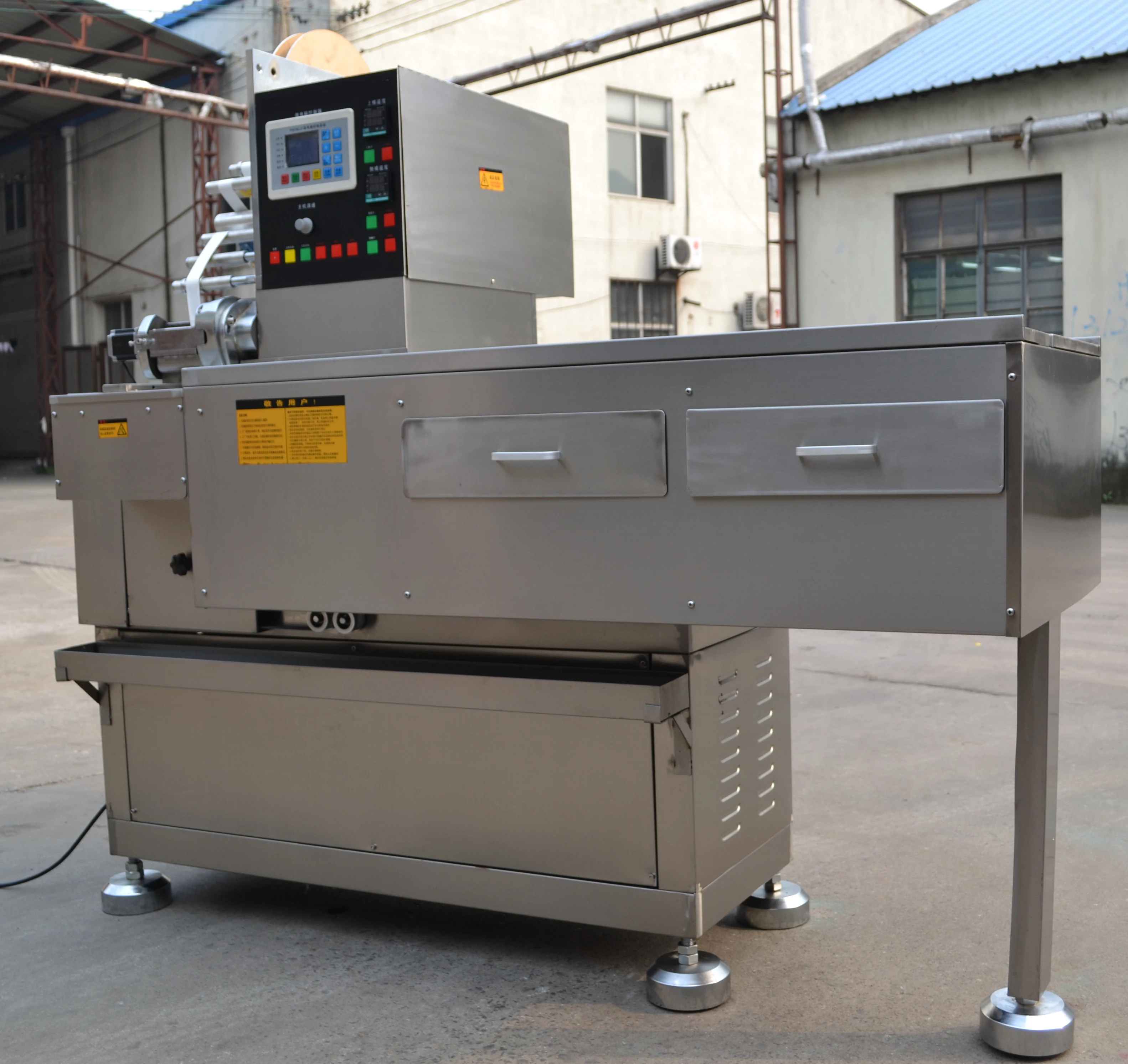 Bouillon cube packing machine