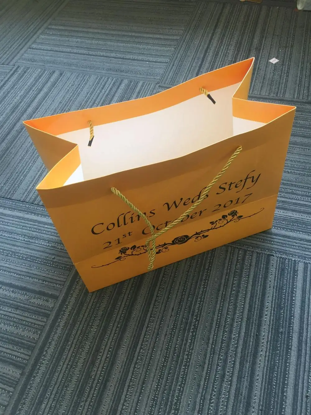 Custom Packaging Bag Wholesale Luxury Cheap Price Luxury Famous Brand Gift Custom Printed Shopping Paper Bag With Your Own Logo