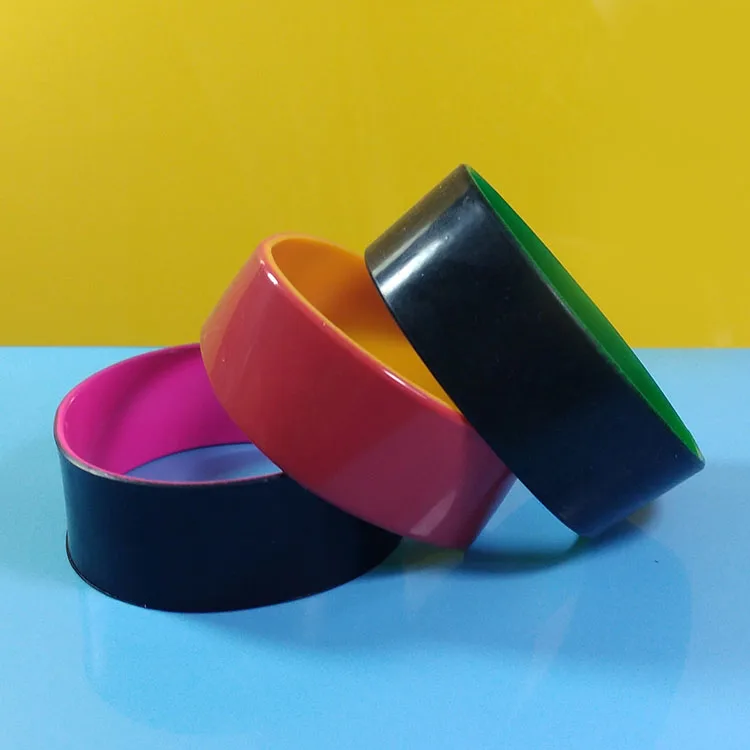 Custom 1 Inch Size 2 Layers Silicone Wristbands/Color Coated Silicone Bands/Bracelets With Paint Different Colors