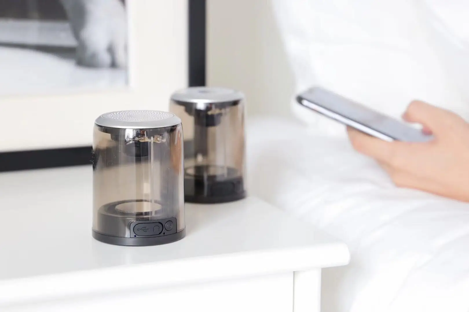 
New D08 TWS-Air Box Wireless Pair Mini Box Magnetic Separation Stereo 3D Speaker 