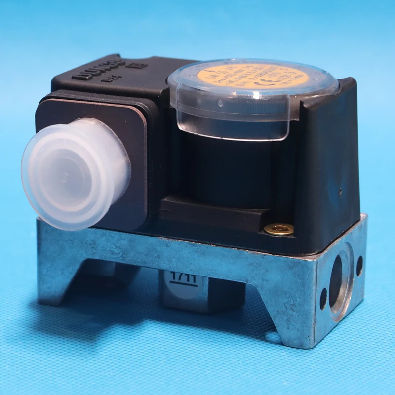 Adjustable gas pressure switch