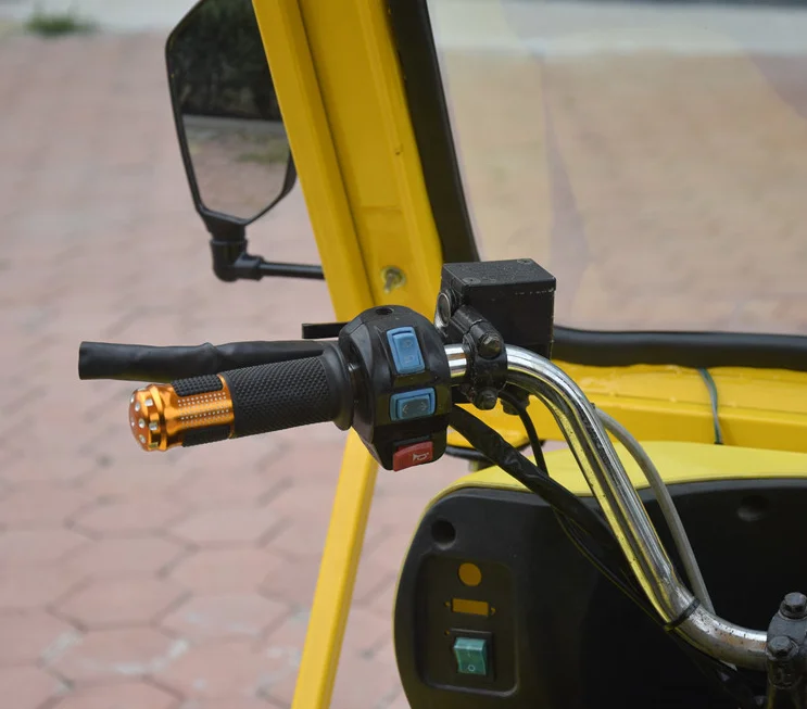 4 wheels Electric car for disabled man,wheelchair man