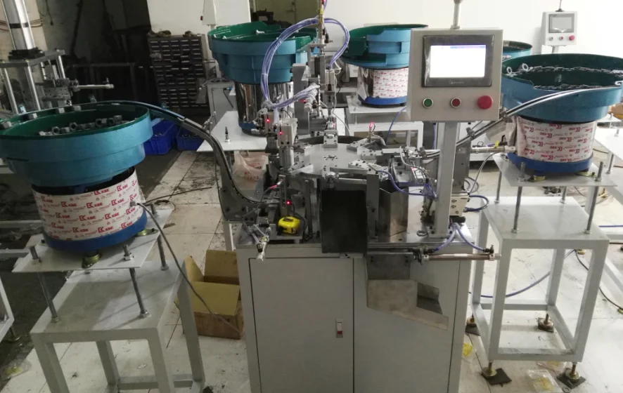 Automatic high speed  hot sale bolt assembly machine