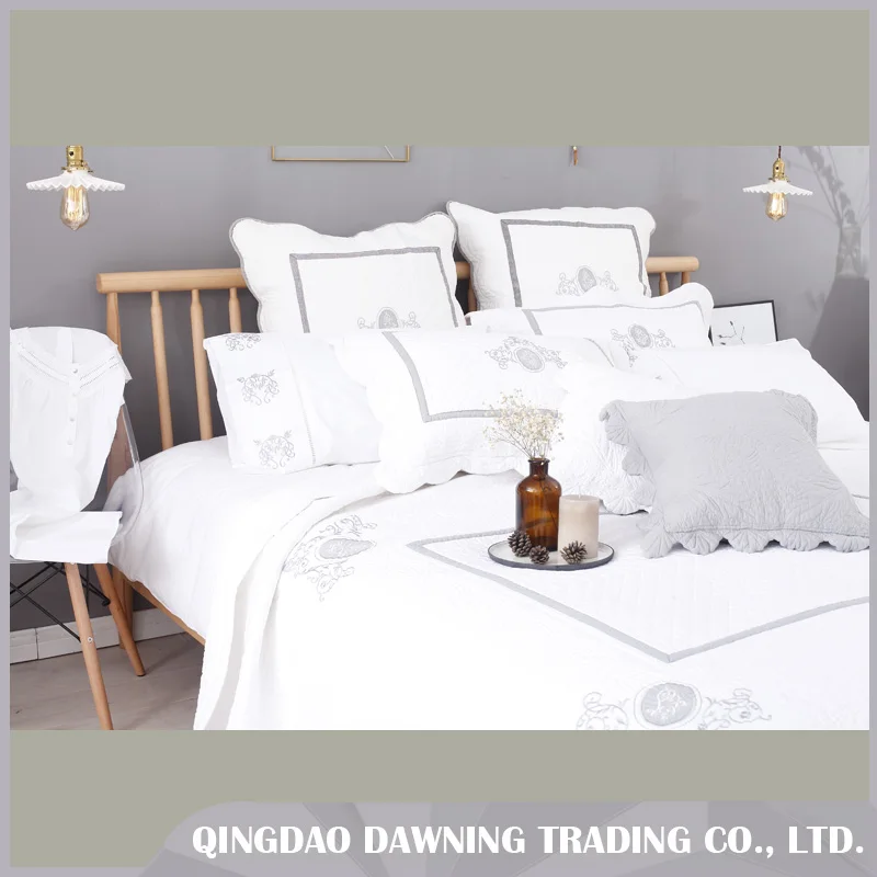 Low Price Embroidered Cotton Quilted Bedspread