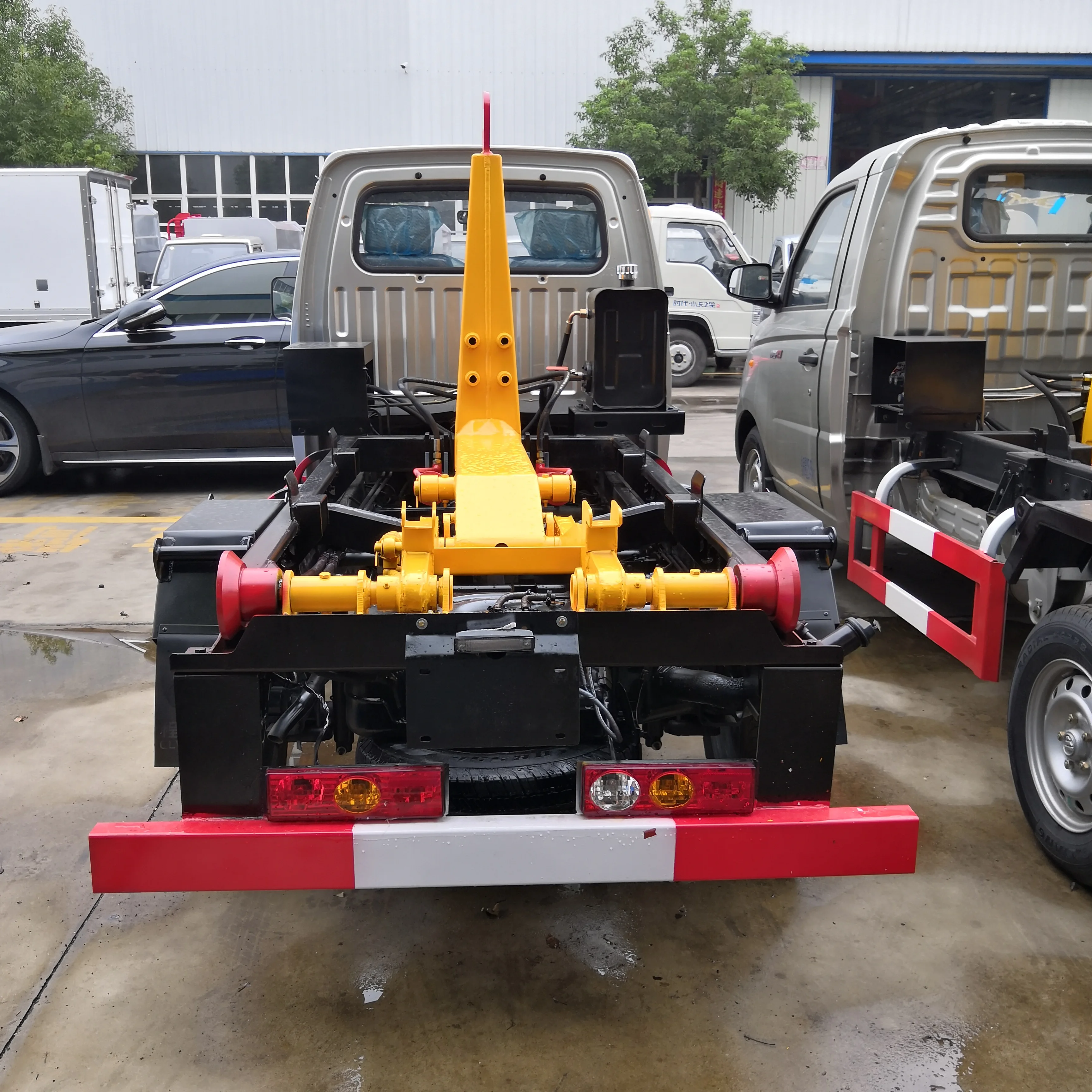 Foton gasoline small rear self loading hook lift roll off garbage truck for sale