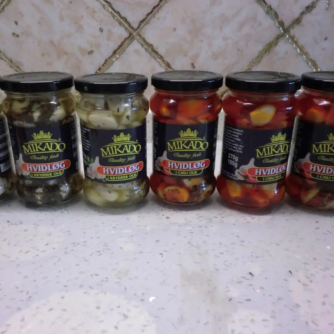 Chinese canned garlic clove with herbs in sunflower seed oil for sal