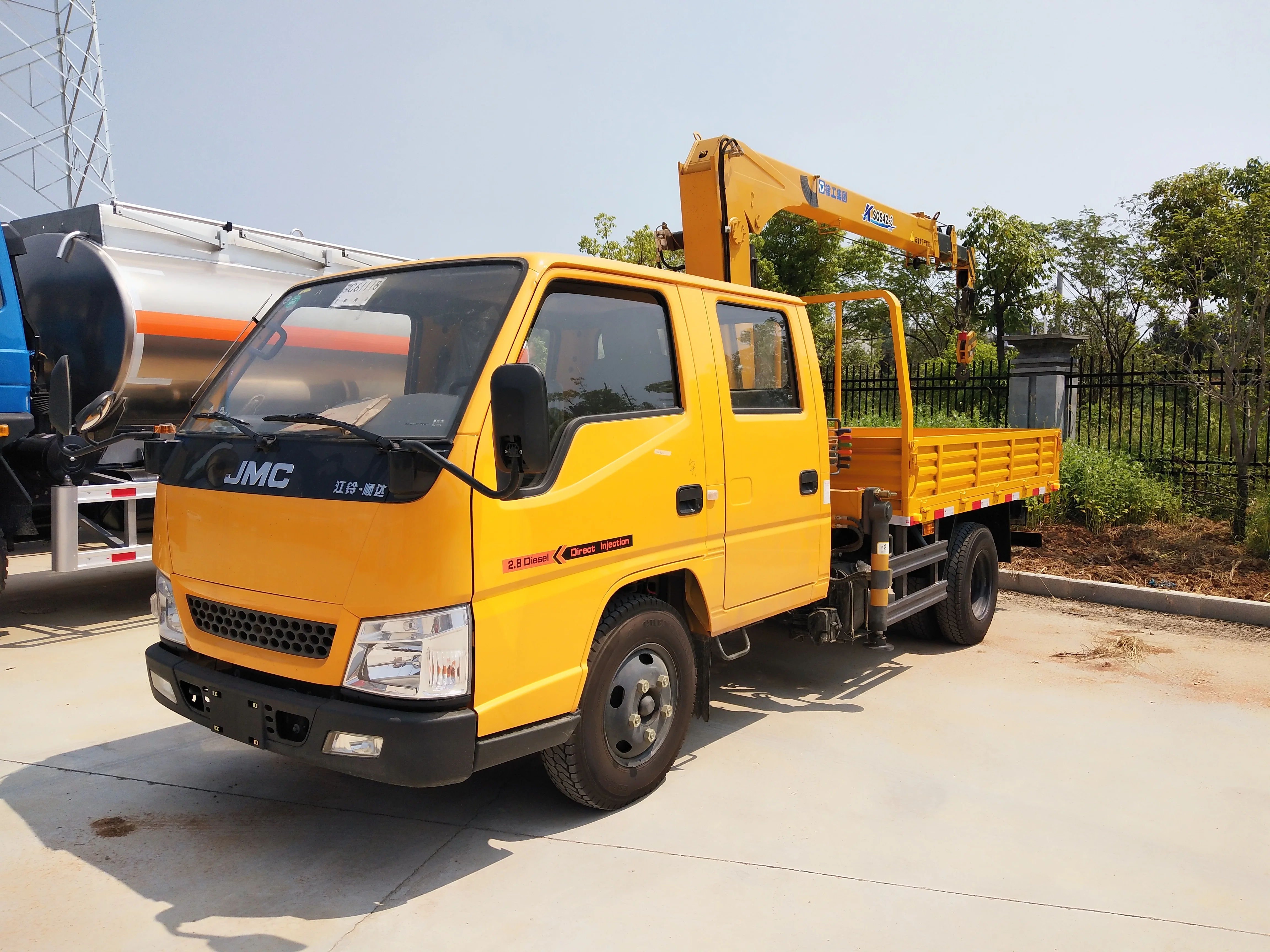 JMC double cabin 2 ton truck-mounted crane/mini truck crane