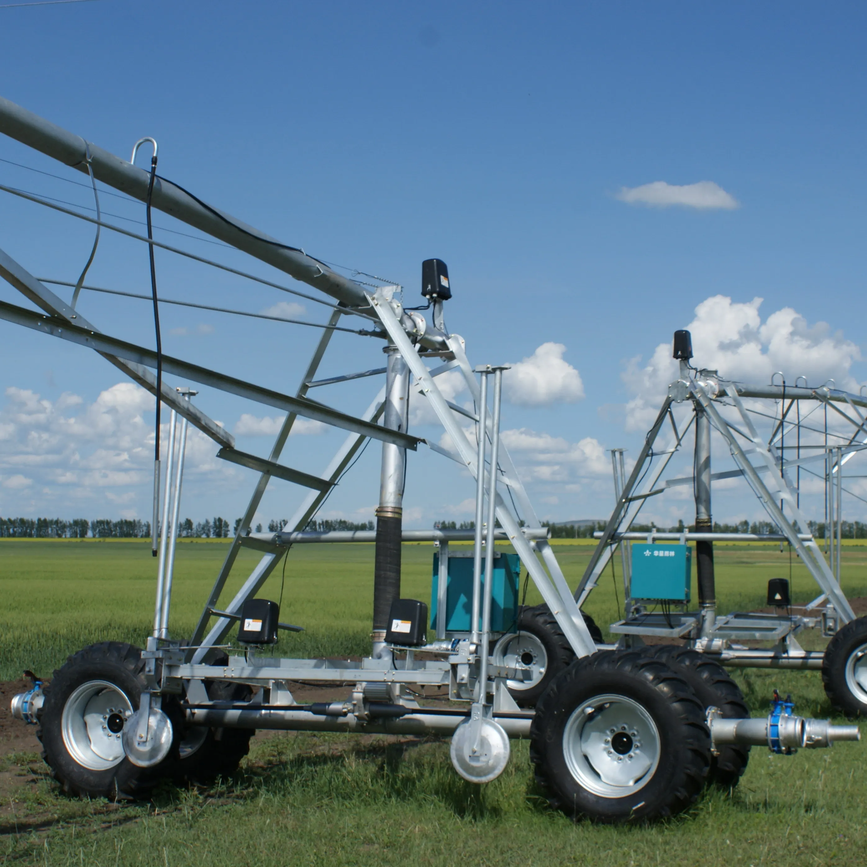 Four-Wheel Ditch-fed Lateral Move Sprinkling Irrigation / Linear Irrigation System With Fertilization