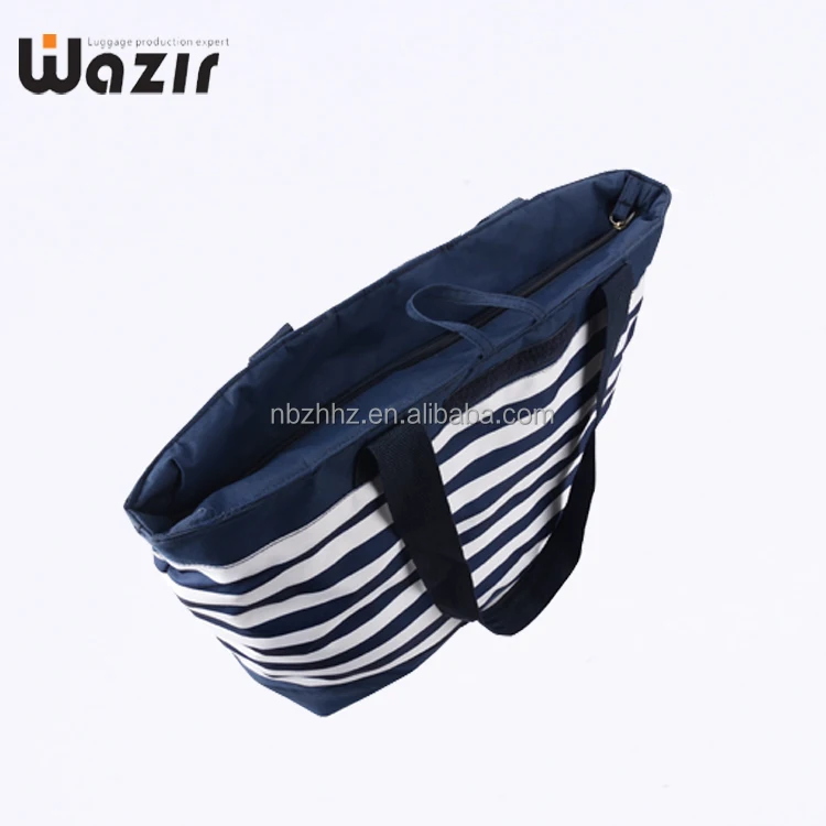 ND-7842   Woman shopping handbag with cooler bag