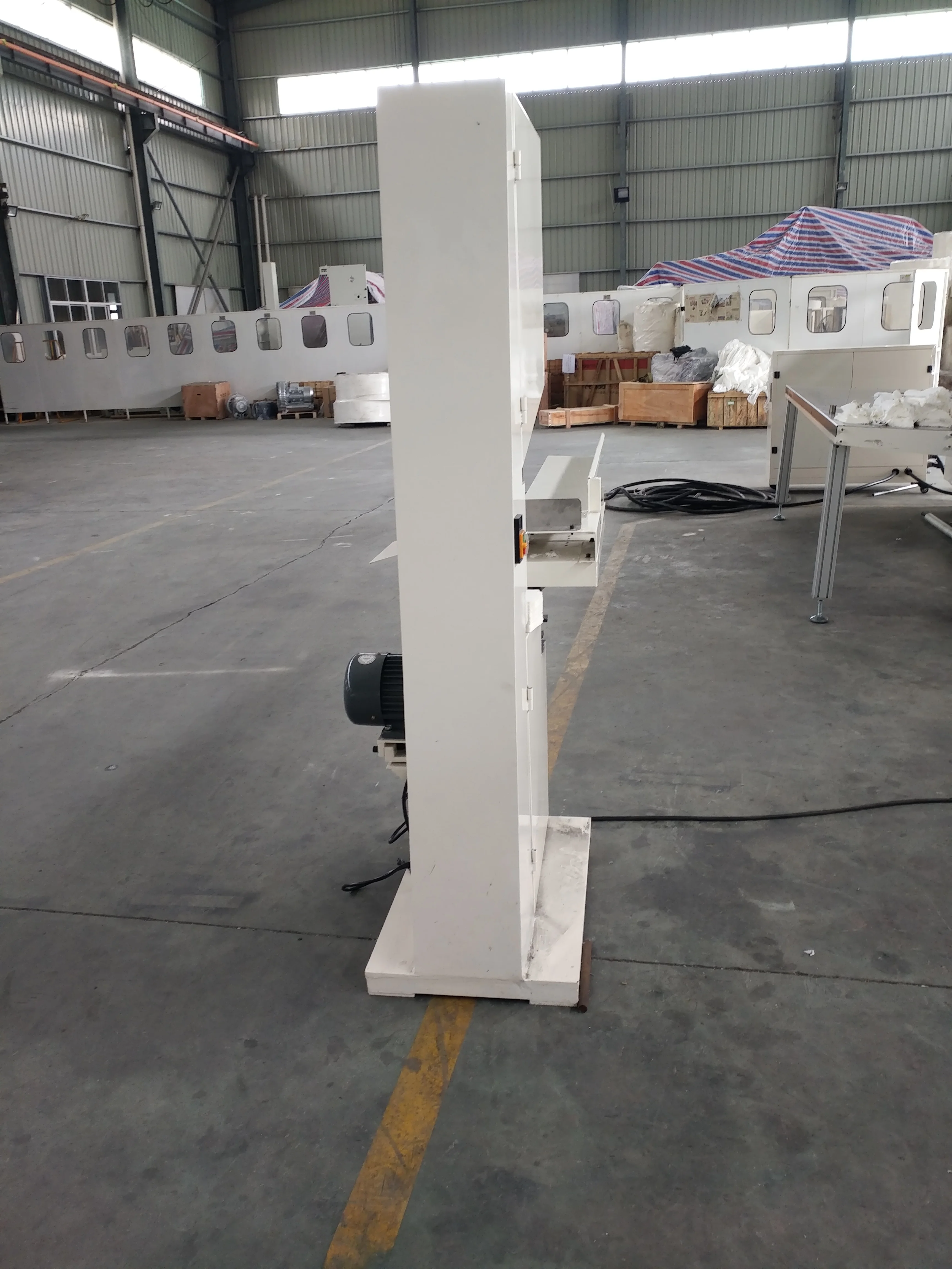 
Hengxin band saw type toilet paper roll cutting machine in steable running 