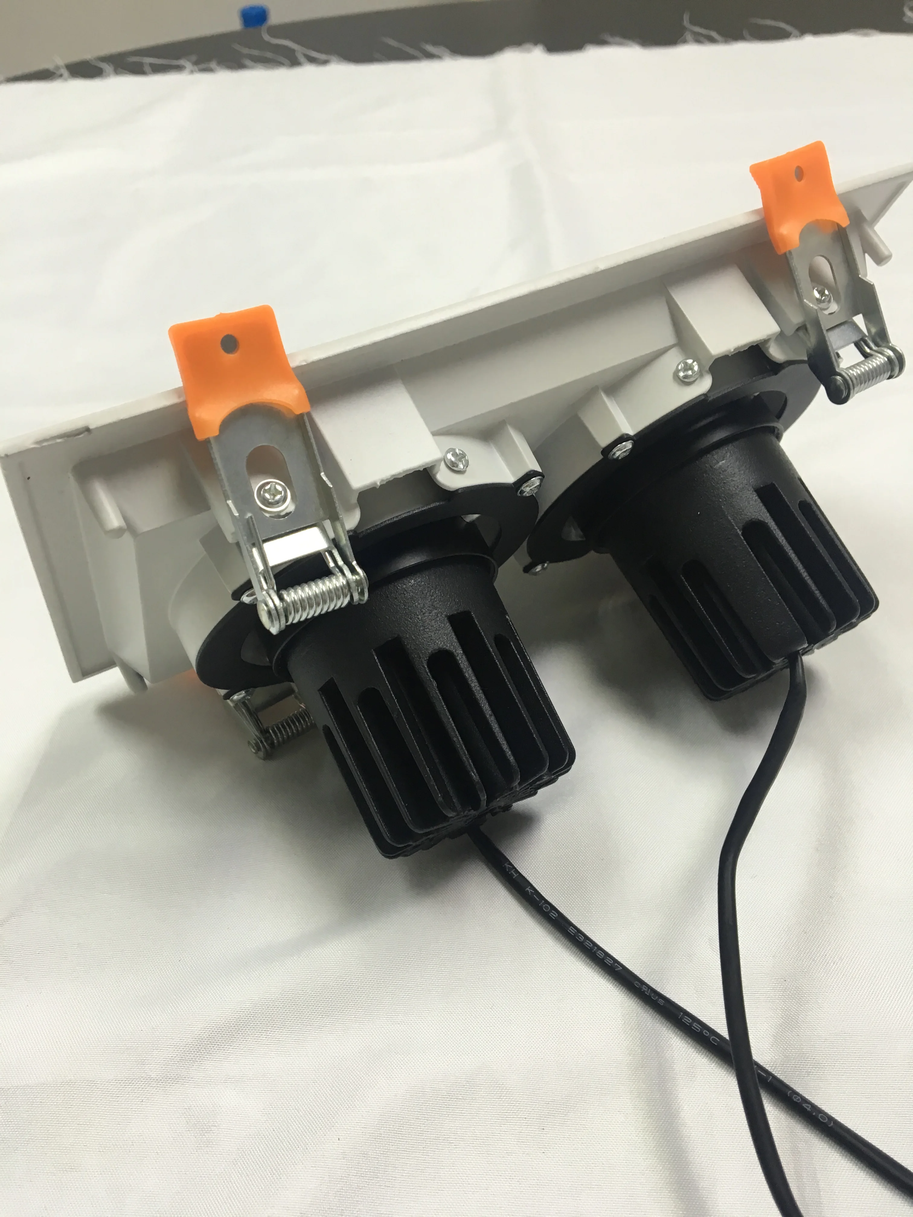 
Aluminum Recessed Ceiling Lights 15WX3 COB LED Grille Down Lightg 