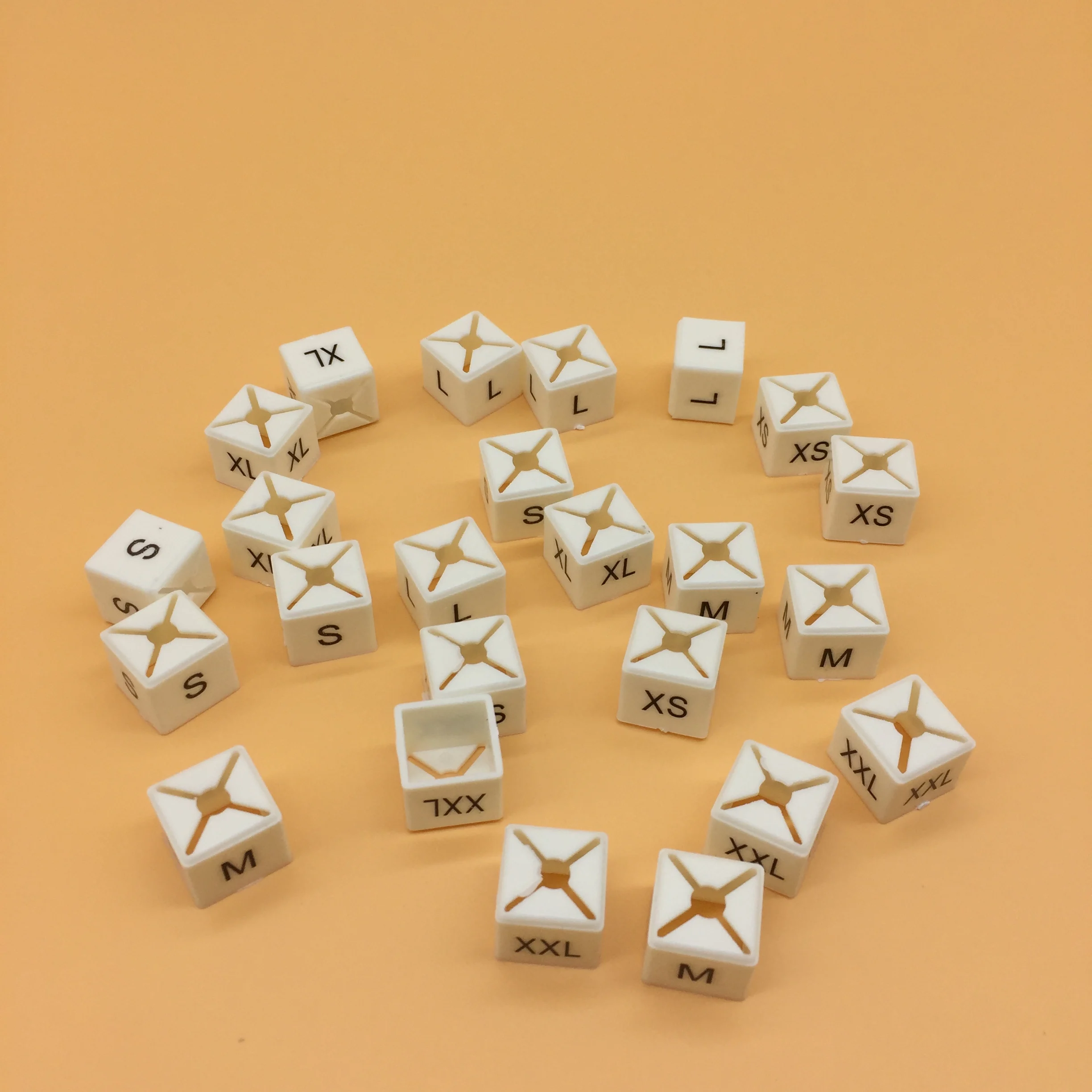 Plastic Size Markers for hangers pre-printed XXS 5XL square clothes hanger tags white size sizers disparity between sizes