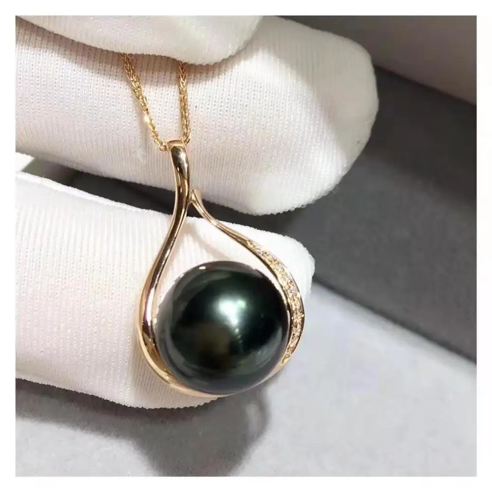 Hot-selling classics gorgeous gloss Tahitian pearl  black pearl  pendant 18K gold necklace pendant inlaid  natural diamond