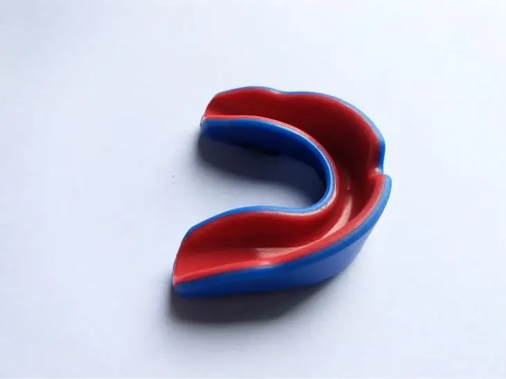 MG 003 blue outside red inside custom hockey  mma mouth guard with plastic box