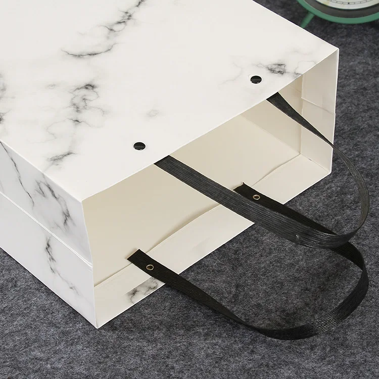  Дизайнерский высококачественный роскошный бумажный пакет с принтом логотипа сумки для покупок под заказ футболок