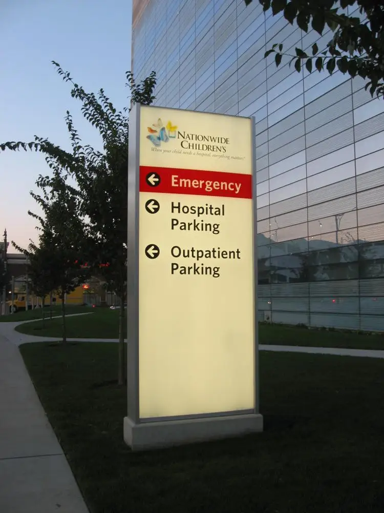 Manufacturer custom large exterior notice totem signage freestanding totem sign