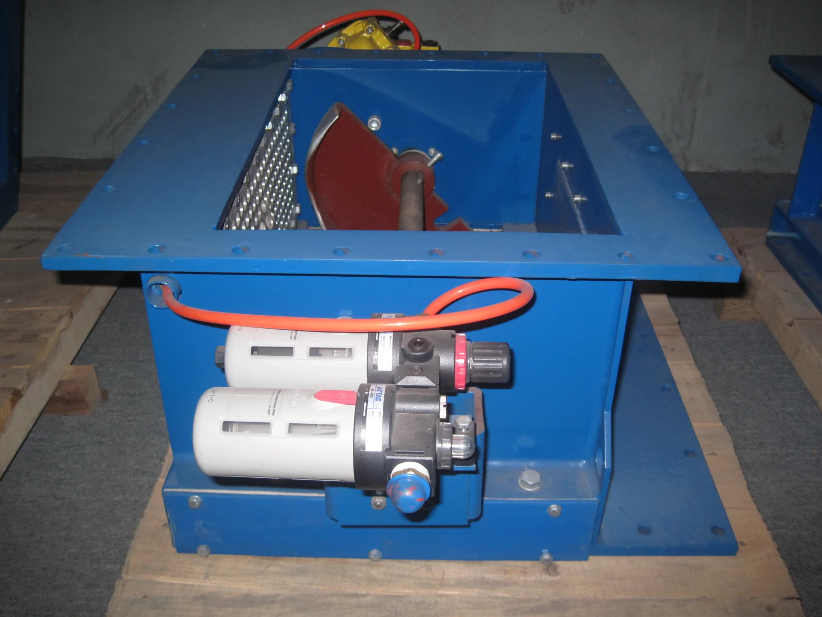 HENT GERMAN TECHNOLOGY  Pneumatic actuator globe valve for cement 4 inch slide gate valve