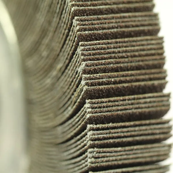 Abrasive sanding wheel for polishing chrome pieces